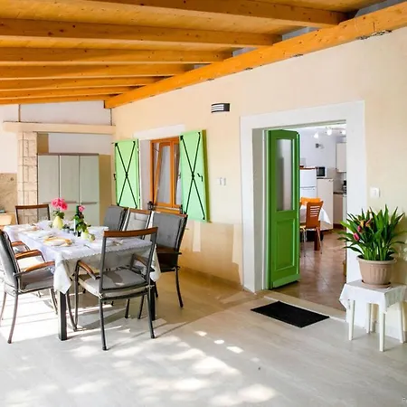 Prázdninový dům Heerlijk Ladonja